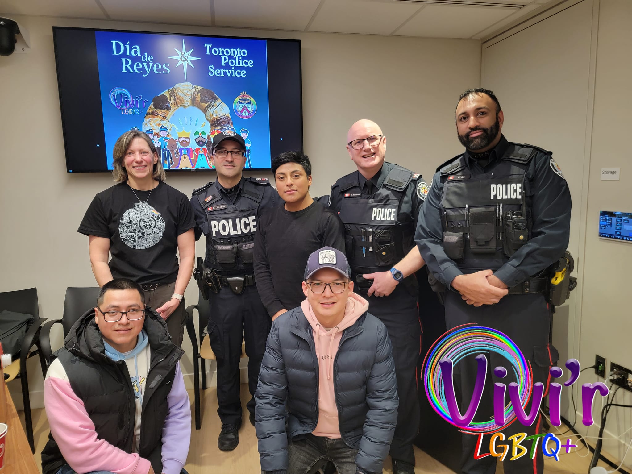 Día de Reyes community workshop with police liaison